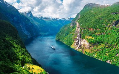 Norwegian Fjords: 5 Must-See Boat Tours Through Breathtaking Landscapes